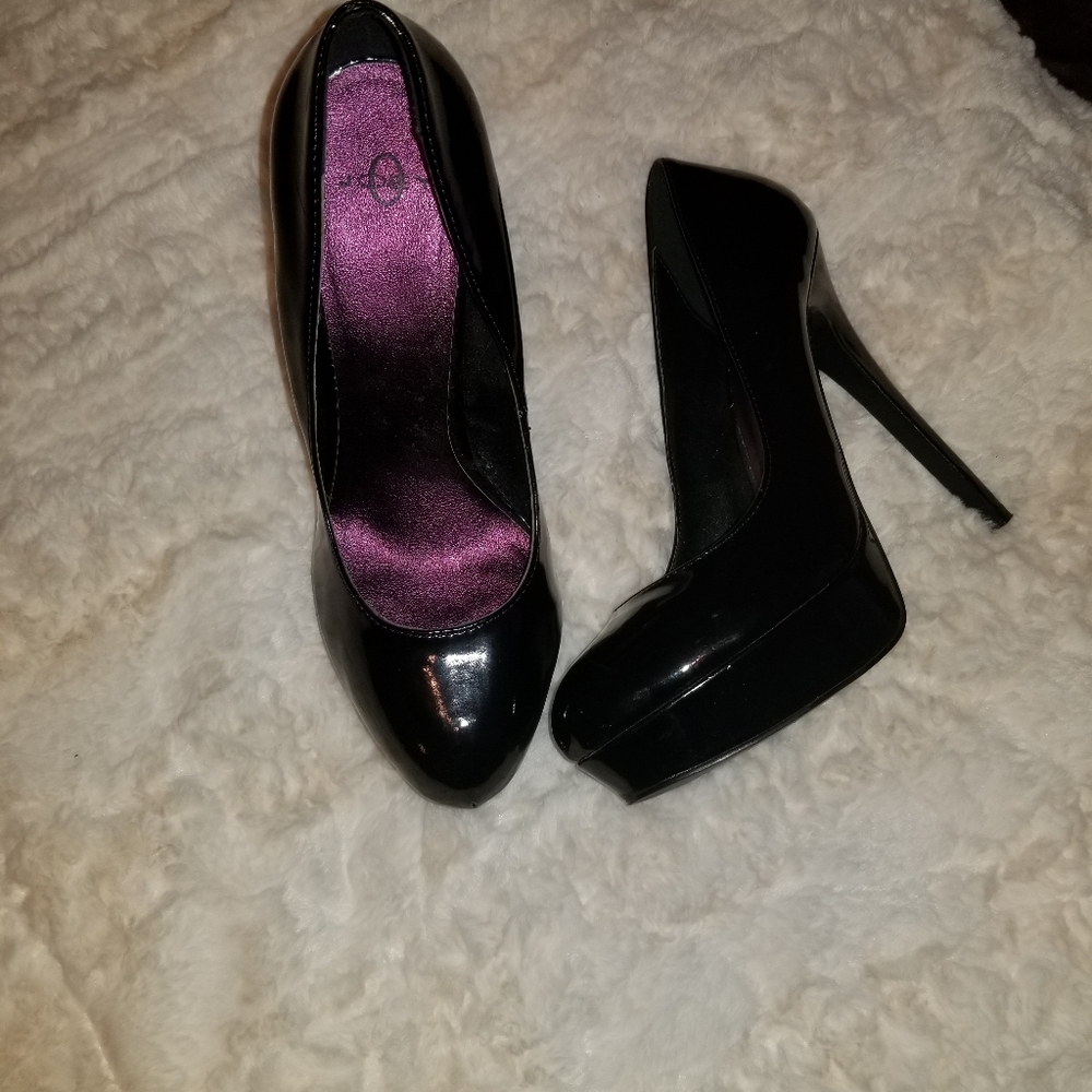 Shoes - Picture 4 of 4